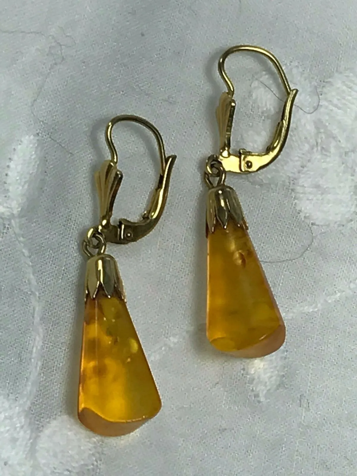 14k Yellow Gold Leverback Earrings w Dangling Prism Cut Amber. Warm Honey Color.