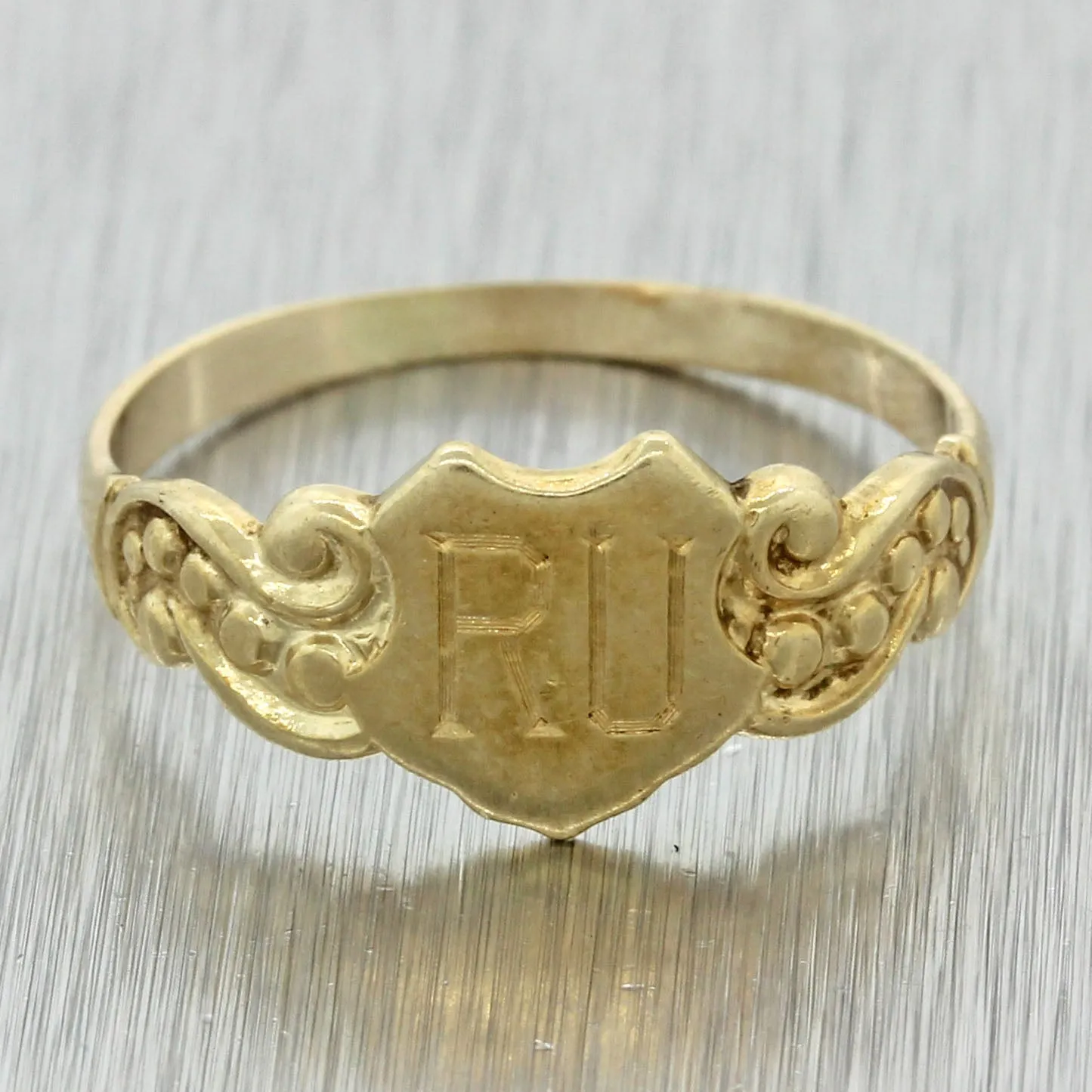 1880s Antique Victorian Estate 14k Yellow Gold Shield Crest Signet Ring
