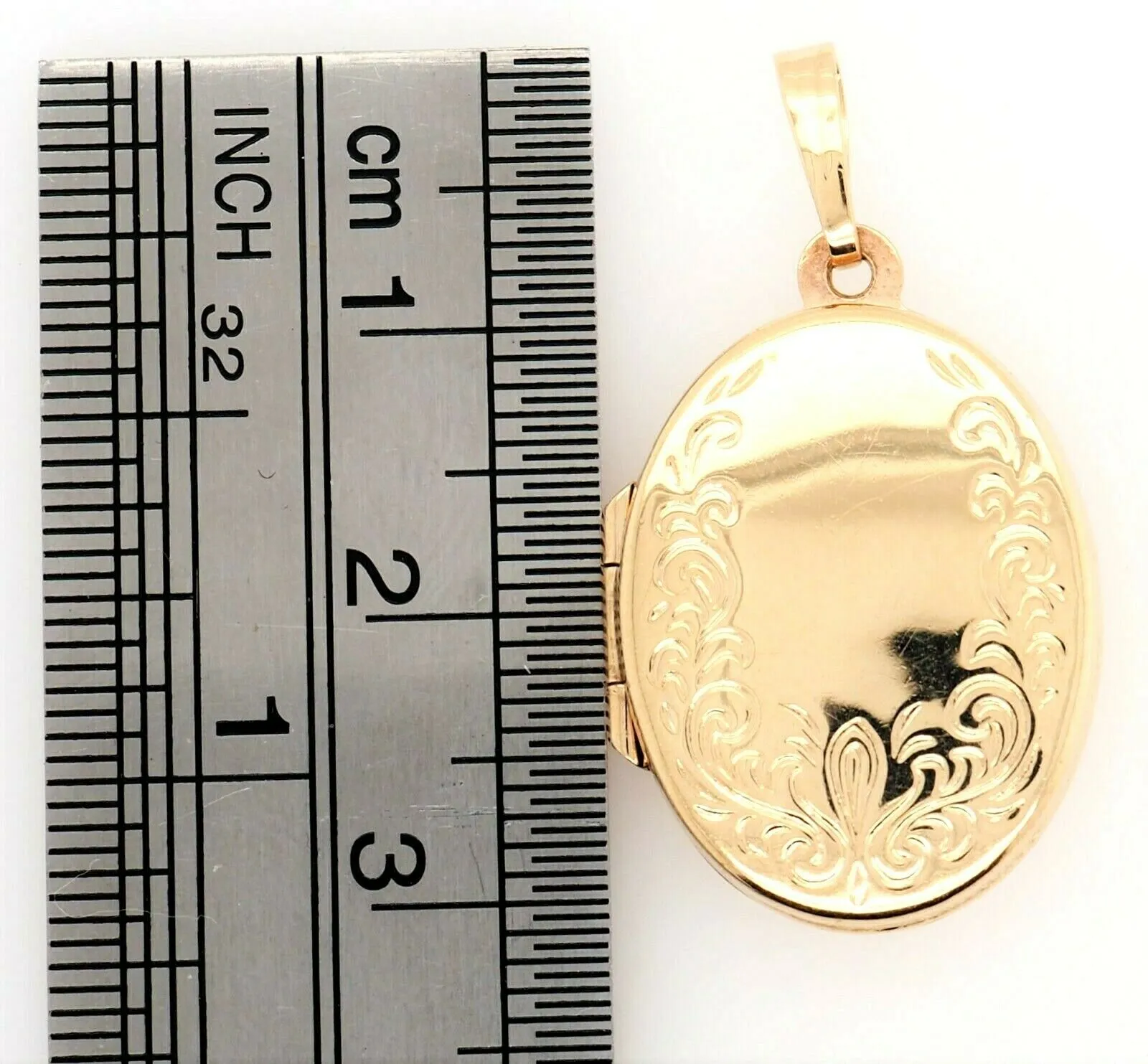 9ct Yellow Gold Locket Pendant with Embellished Front