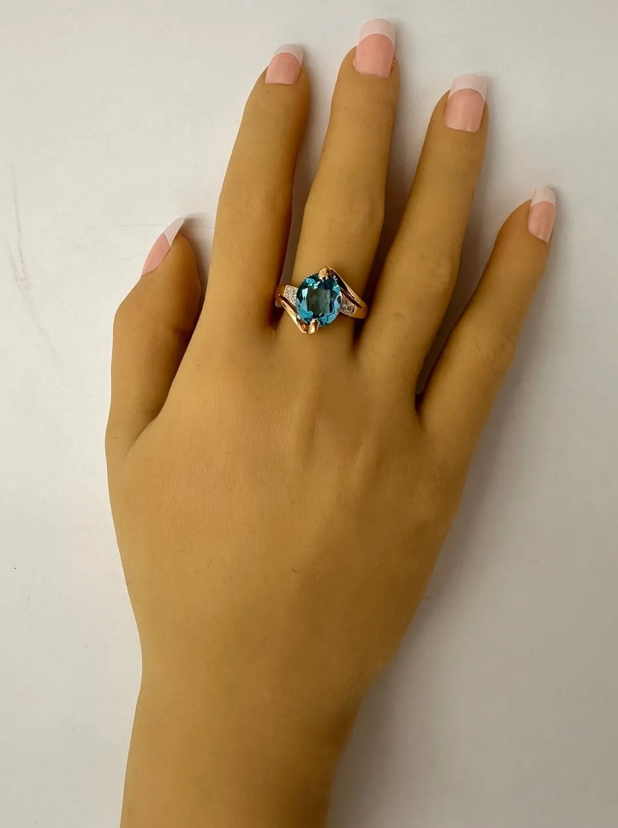 Captivating 9ct Gold Topaz & Diamond Ring - Elegance with Timeless Charm