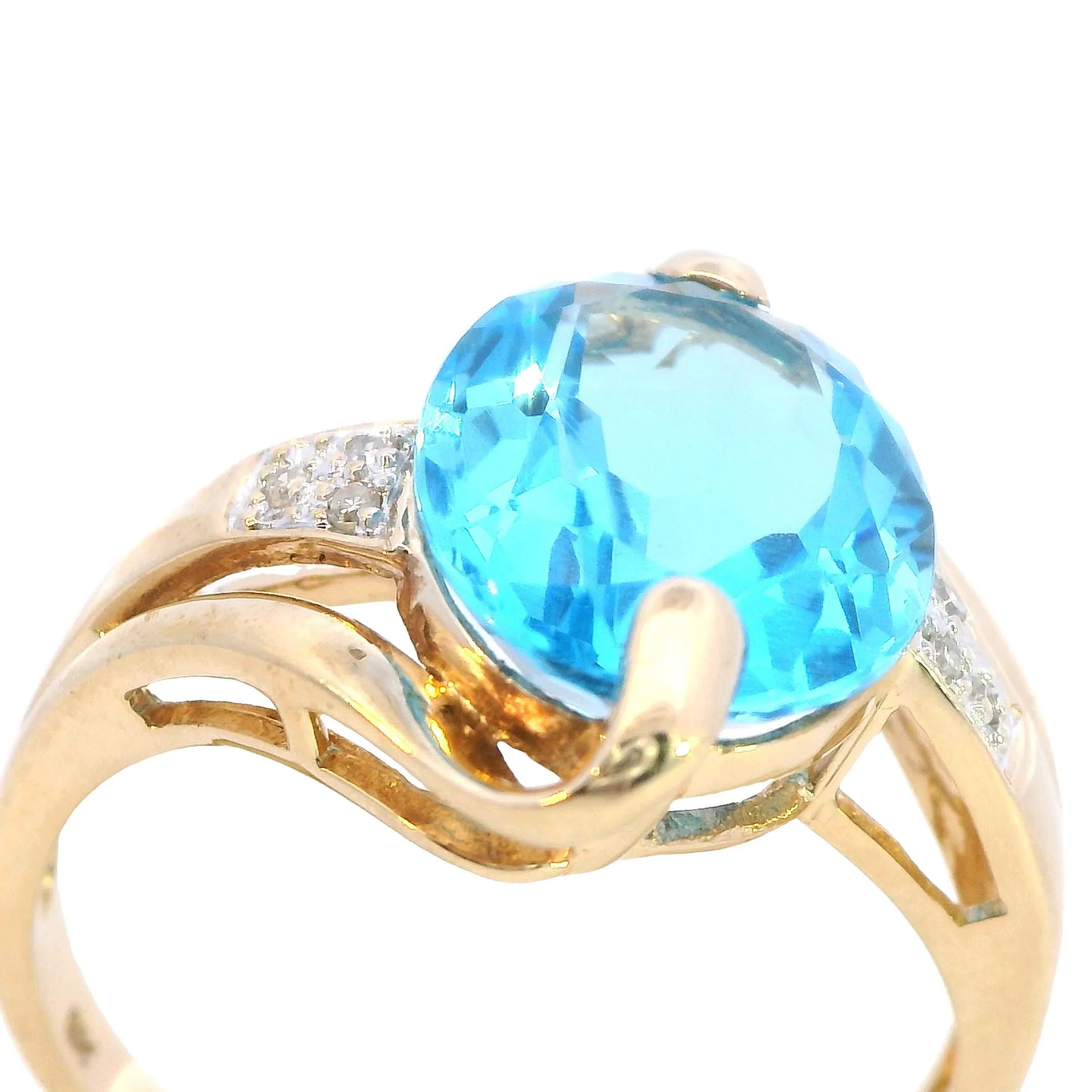 Captivating 9ct Gold Topaz & Diamond Ring - Elegance with Timeless Charm