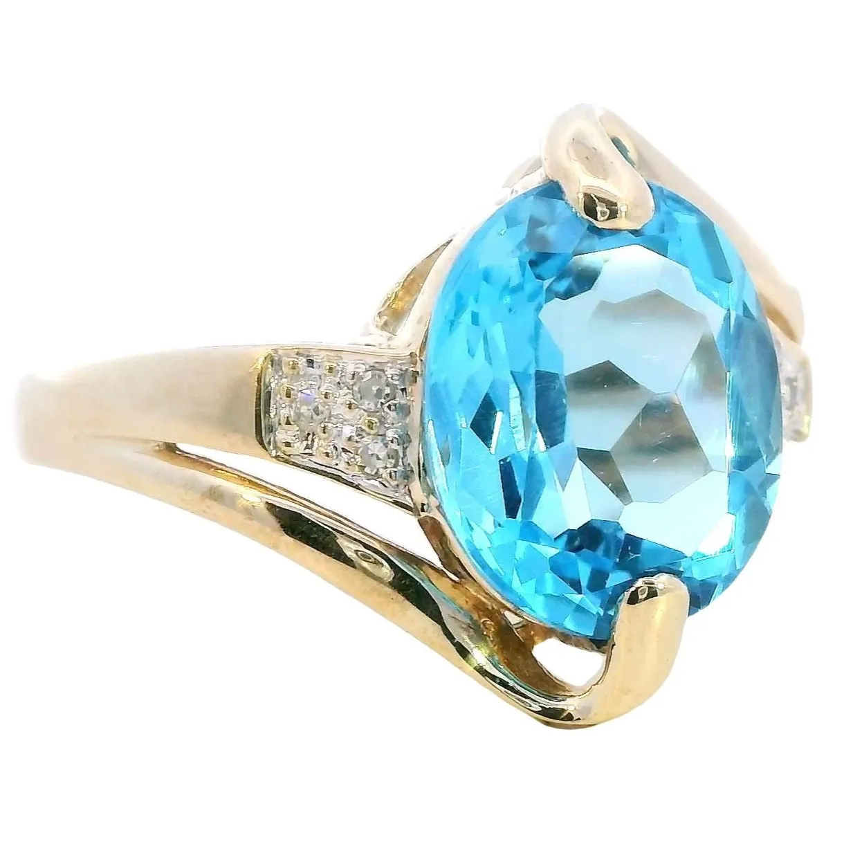 Captivating 9ct Gold Topaz & Diamond Ring - Elegance with Timeless Charm