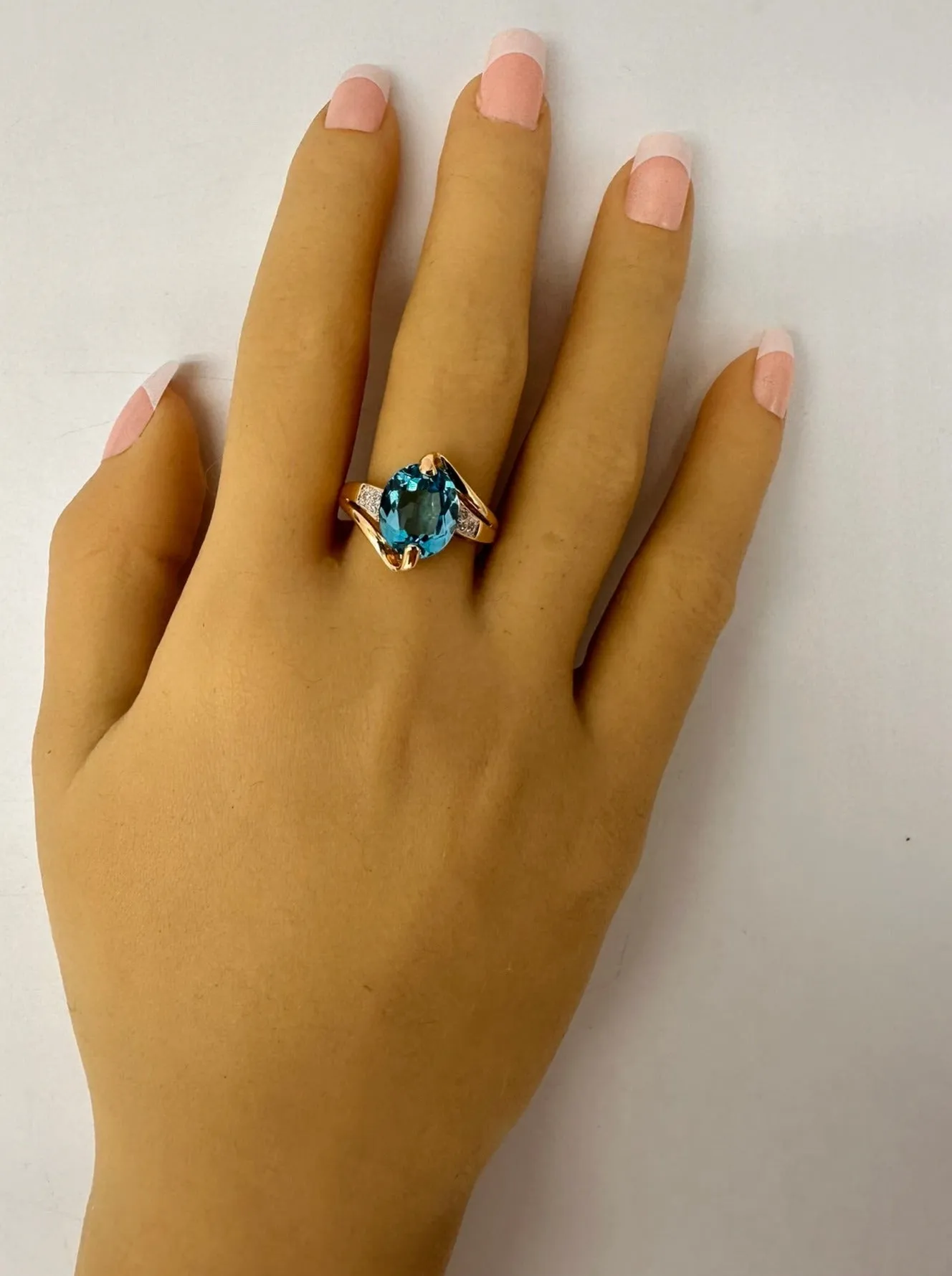 Captivating 9ct Gold Topaz & Diamond Ring - Elegance with Timeless Charm