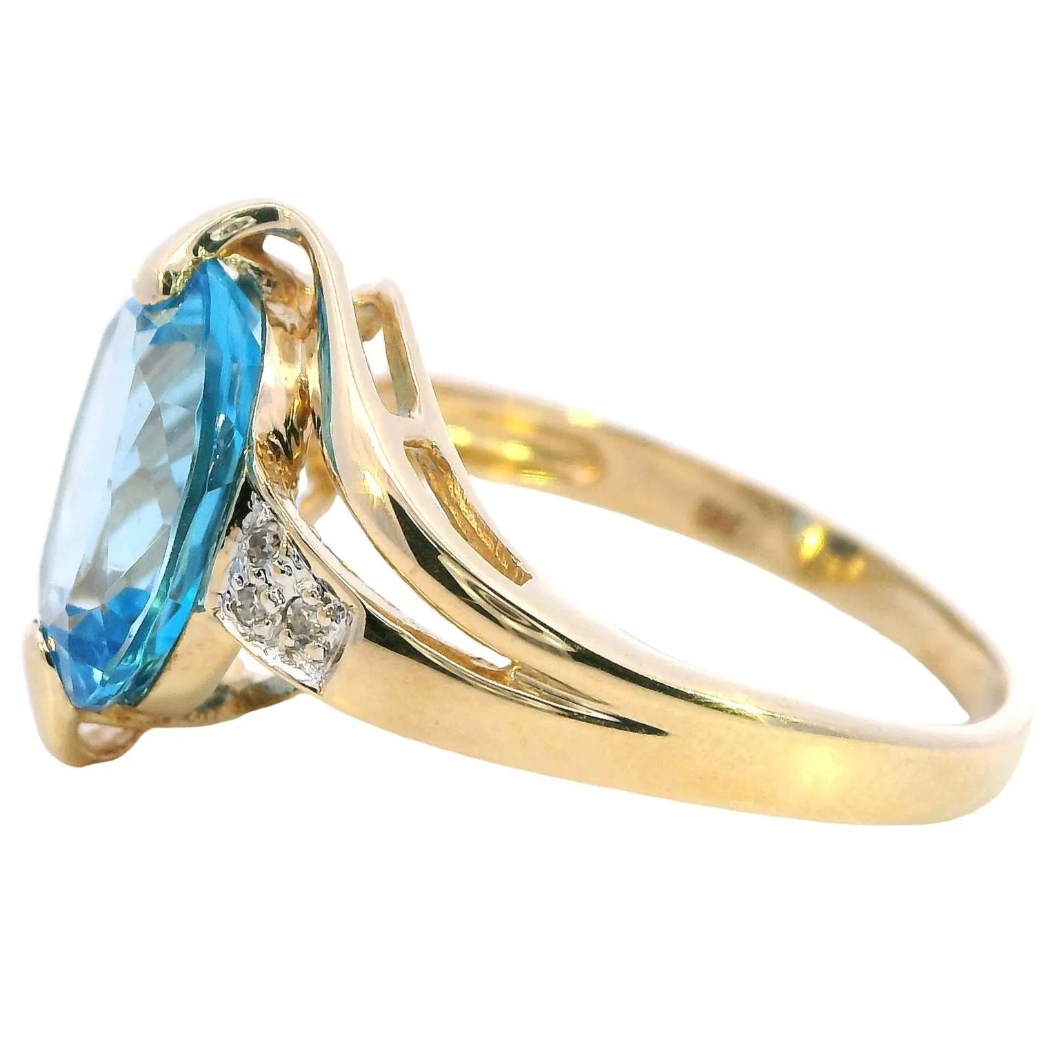 Captivating 9ct Gold Topaz & Diamond Ring - Elegance with Timeless Charm