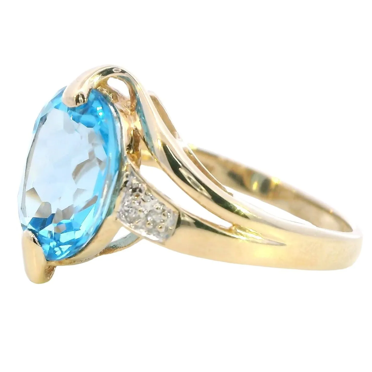 Captivating 9ct Gold Topaz & Diamond Ring - Elegance with Timeless Charm