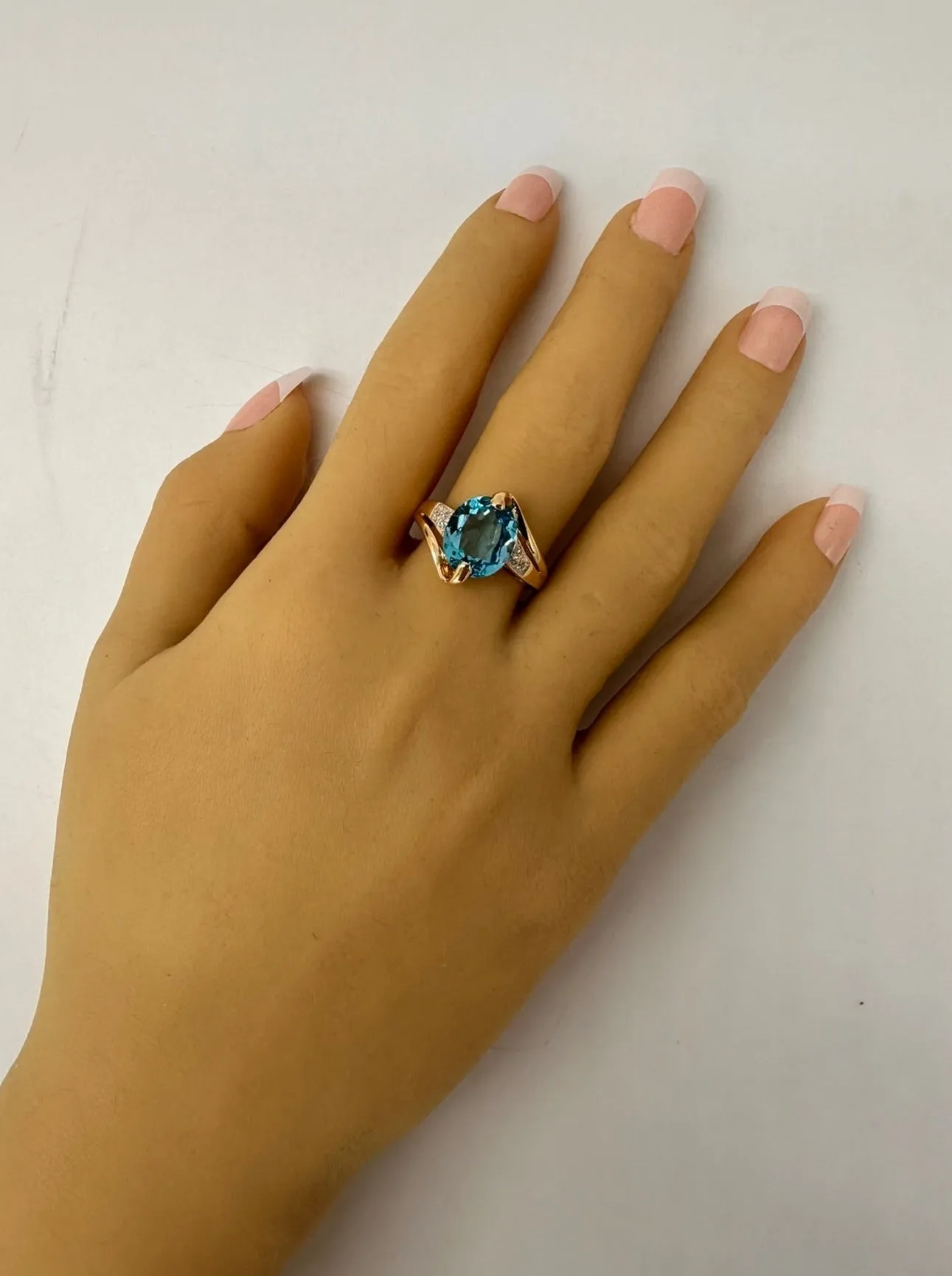Captivating 9ct Gold Topaz & Diamond Ring - Elegance with Timeless Charm