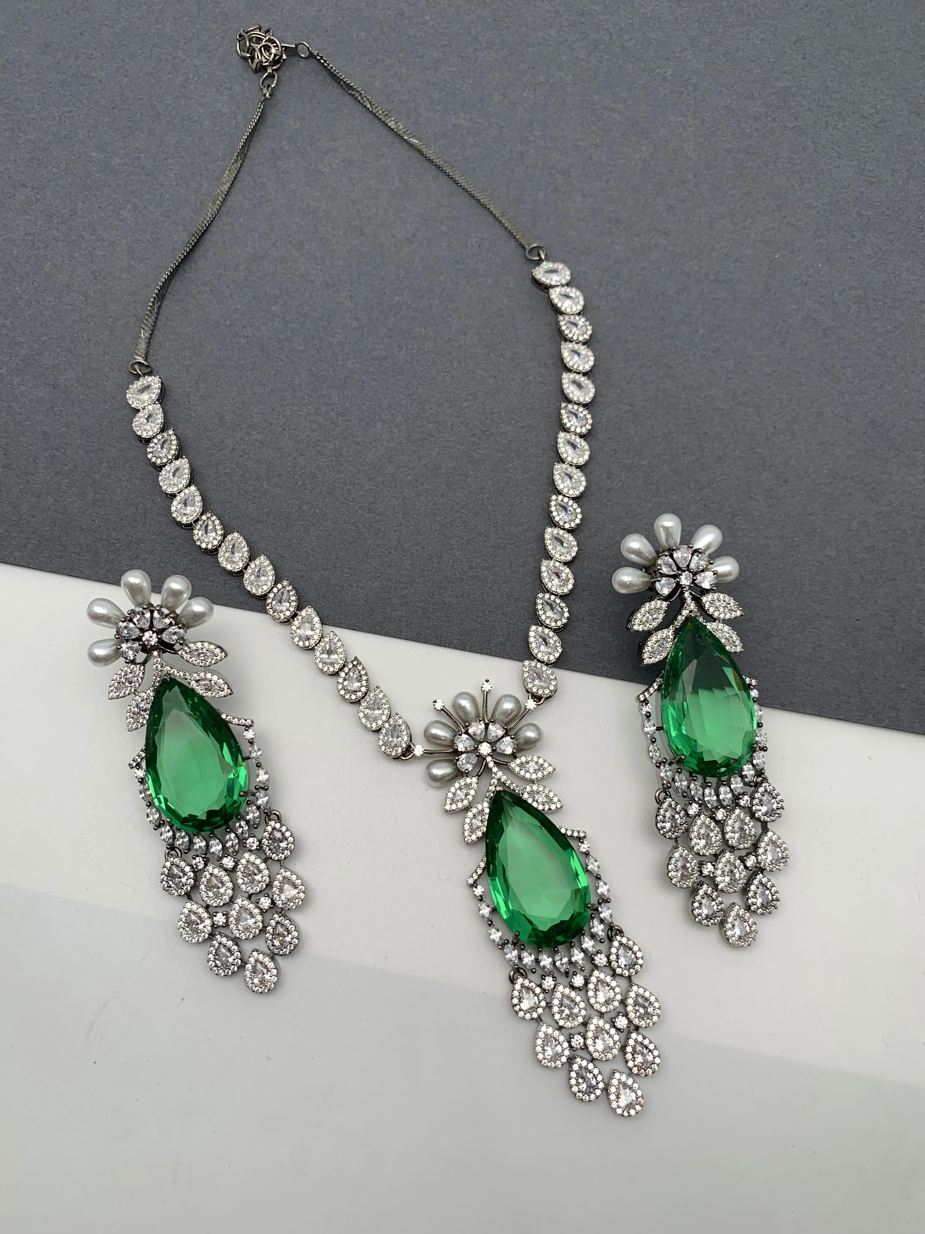 Doublet Stone Victorian Finish Short Necklace
