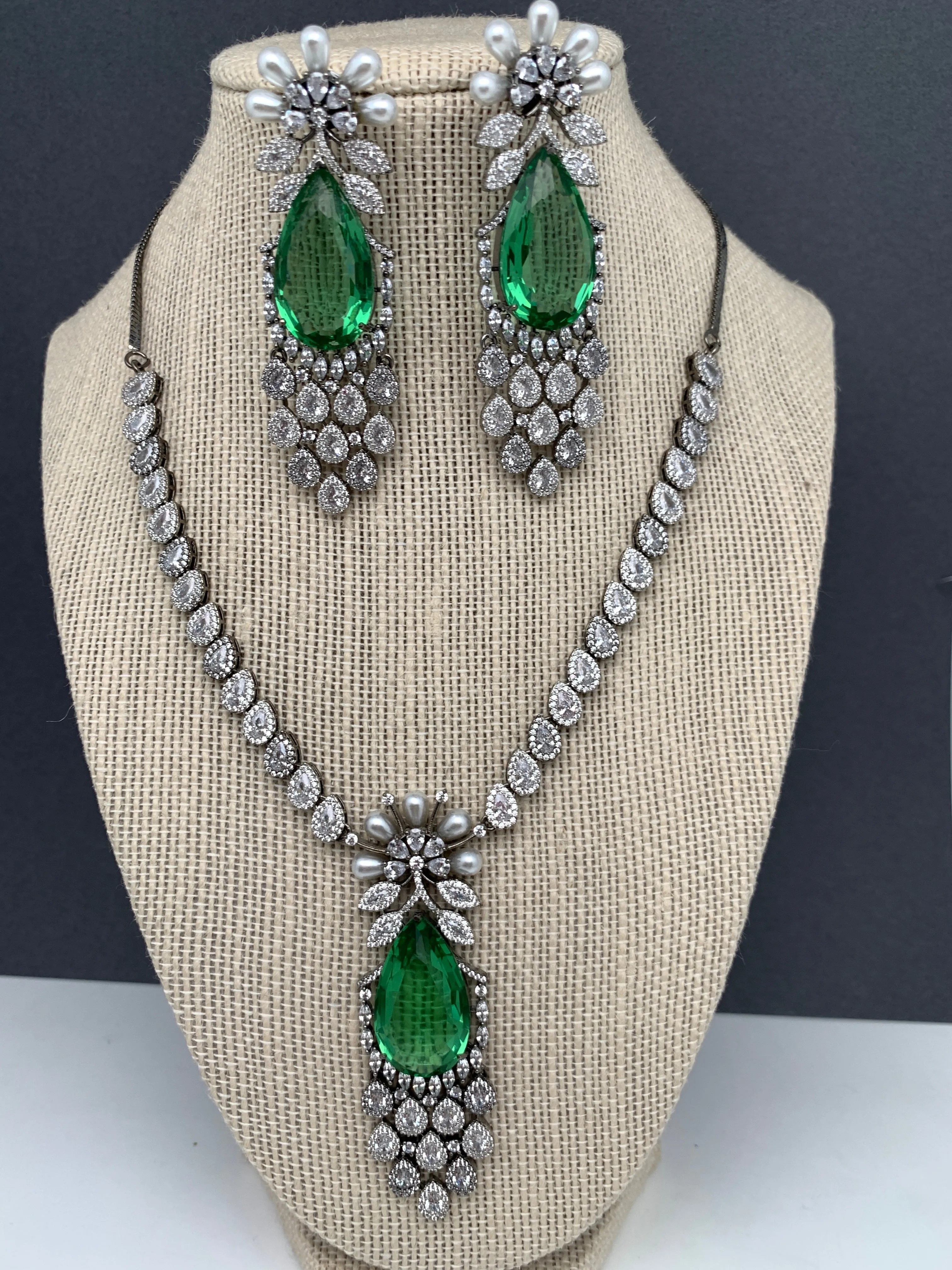 Doublet Stone Victorian Finish Short Necklace