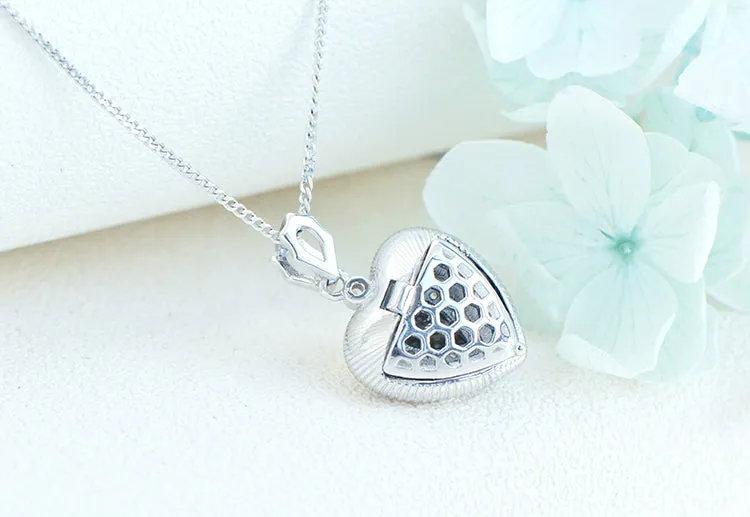 Elegant Ladies Blue Moonstone Pendant Necklace Heart Silver Locket Necklace For Women
