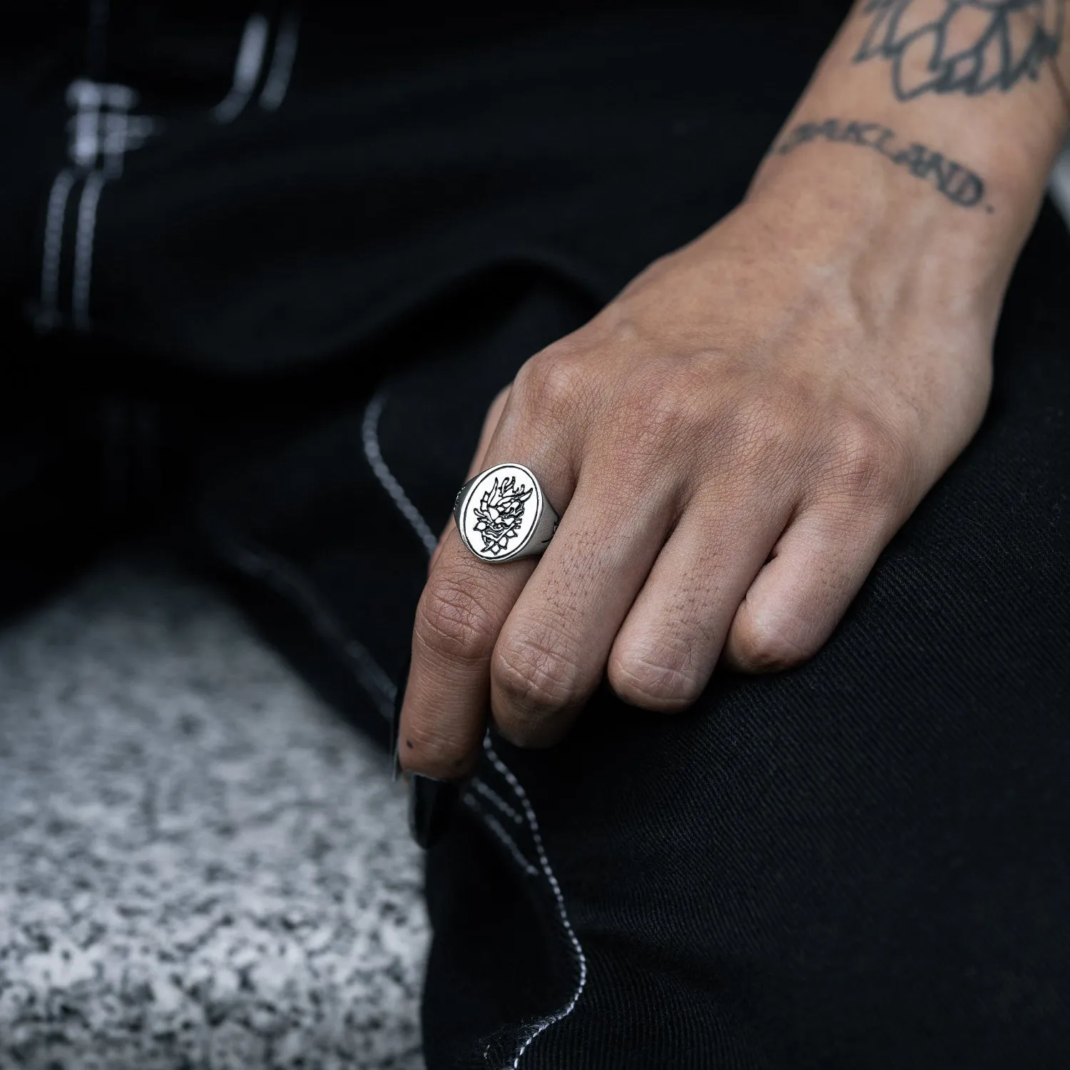 EM GOLDS X STATEMENT "Peony Oni" Signet Ring