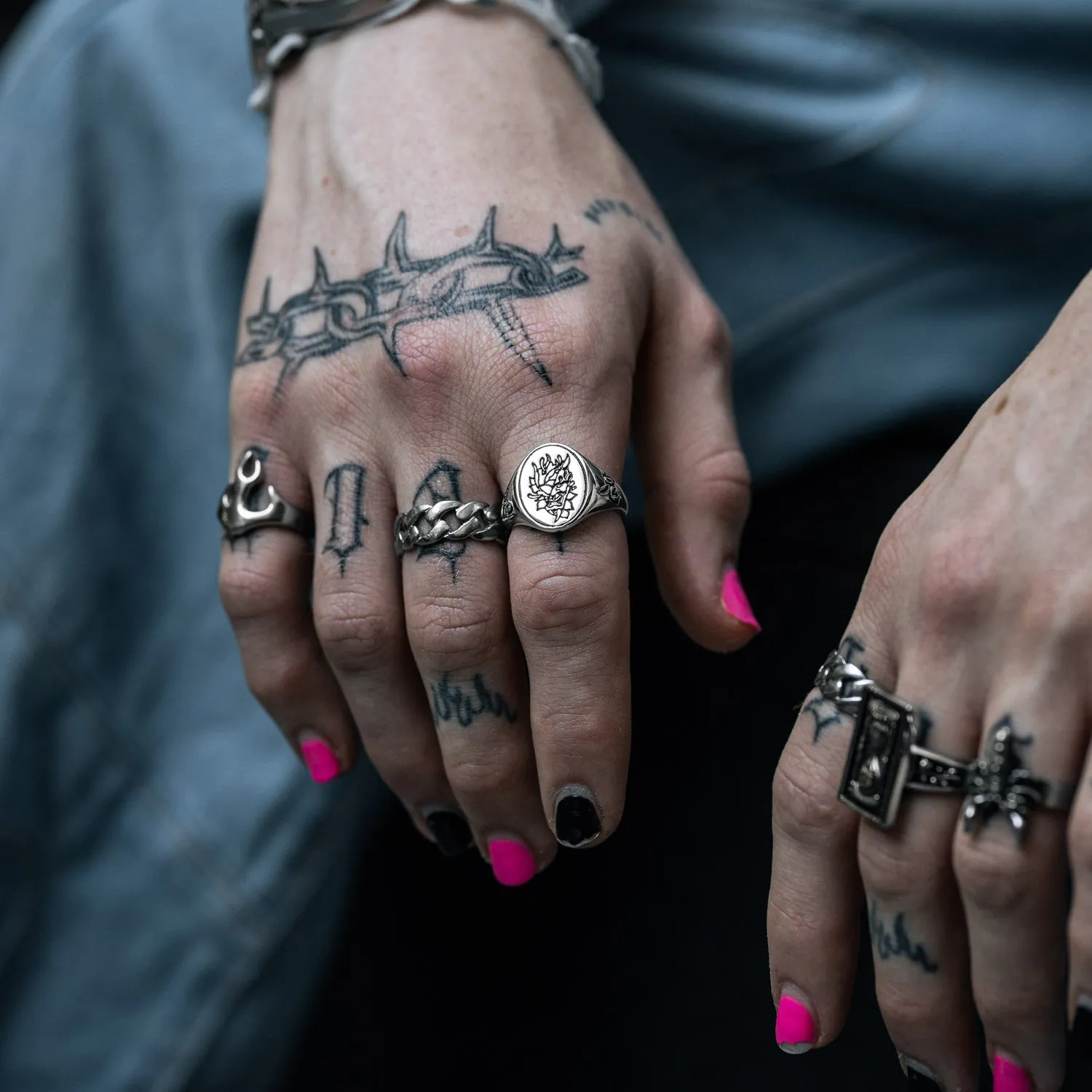 EM GOLDS X STATEMENT "Peony Oni" Signet Ring