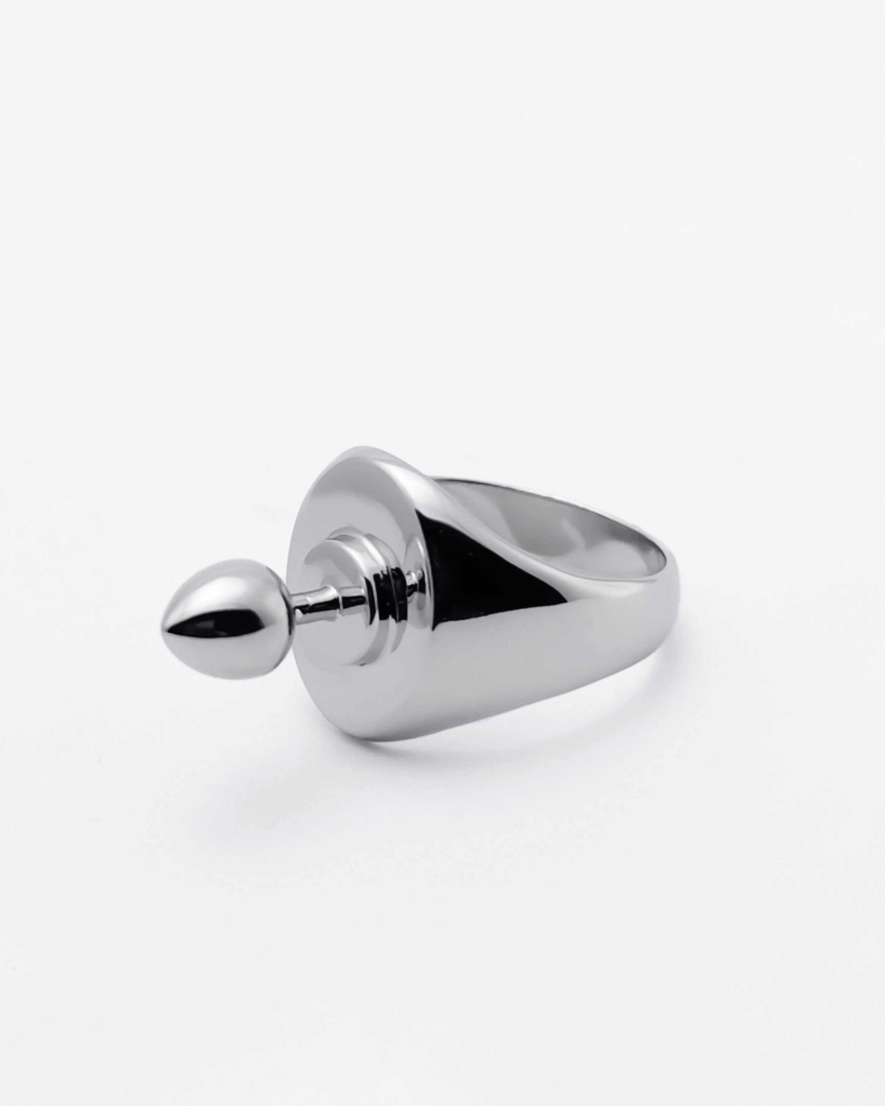 KISKA LAB MINI PLUG SIGNET PLATINUM RING