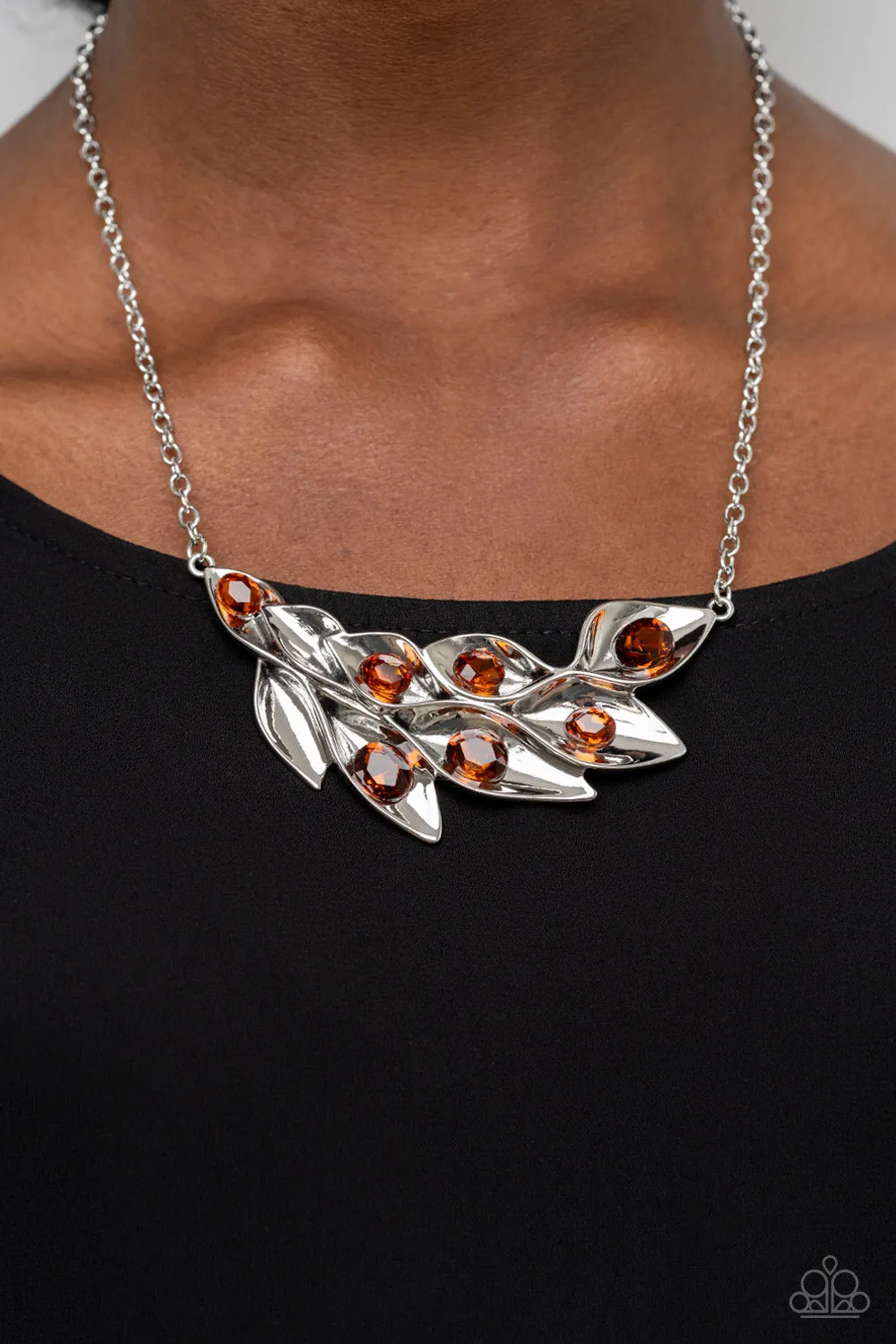 PAPARAZZI Enviable Elegance - Brown NECKLACE