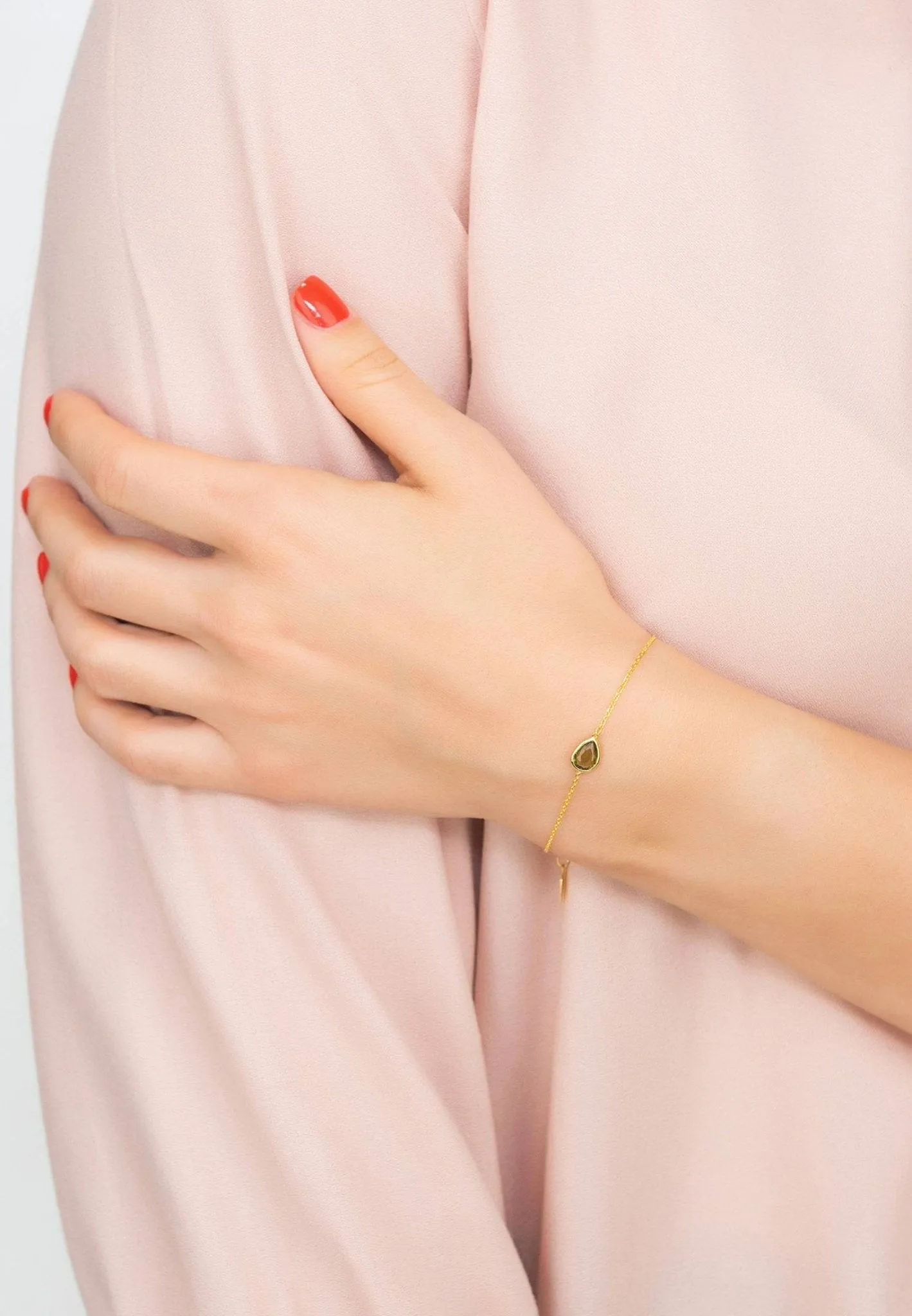 Pisa Mini Teardrop Bracelet Dipped in Gold with Peridot
