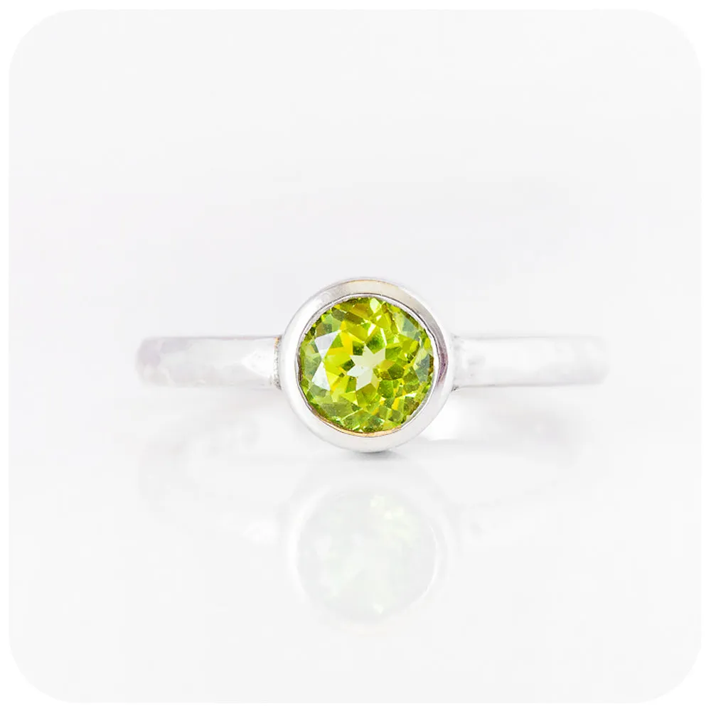 Round cut Peridot Ring In Sterling Silver