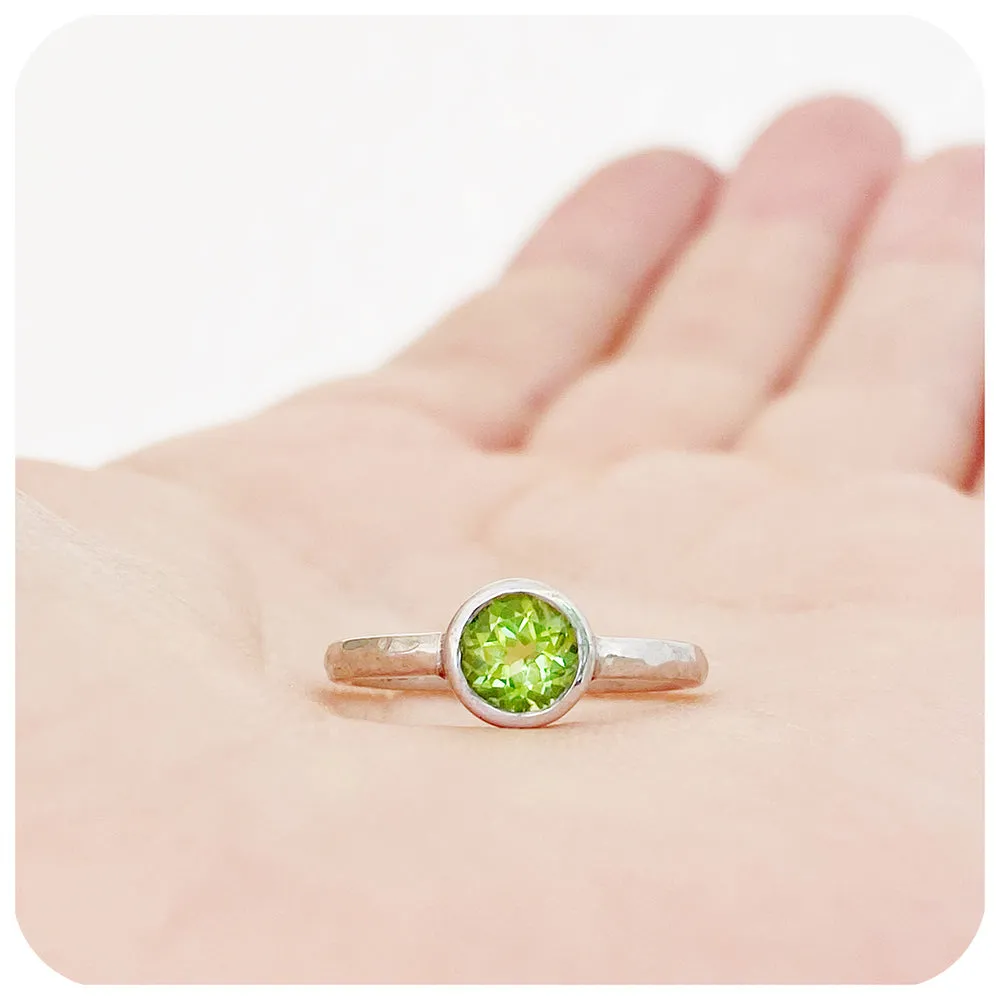 Round cut Peridot Ring In Sterling Silver