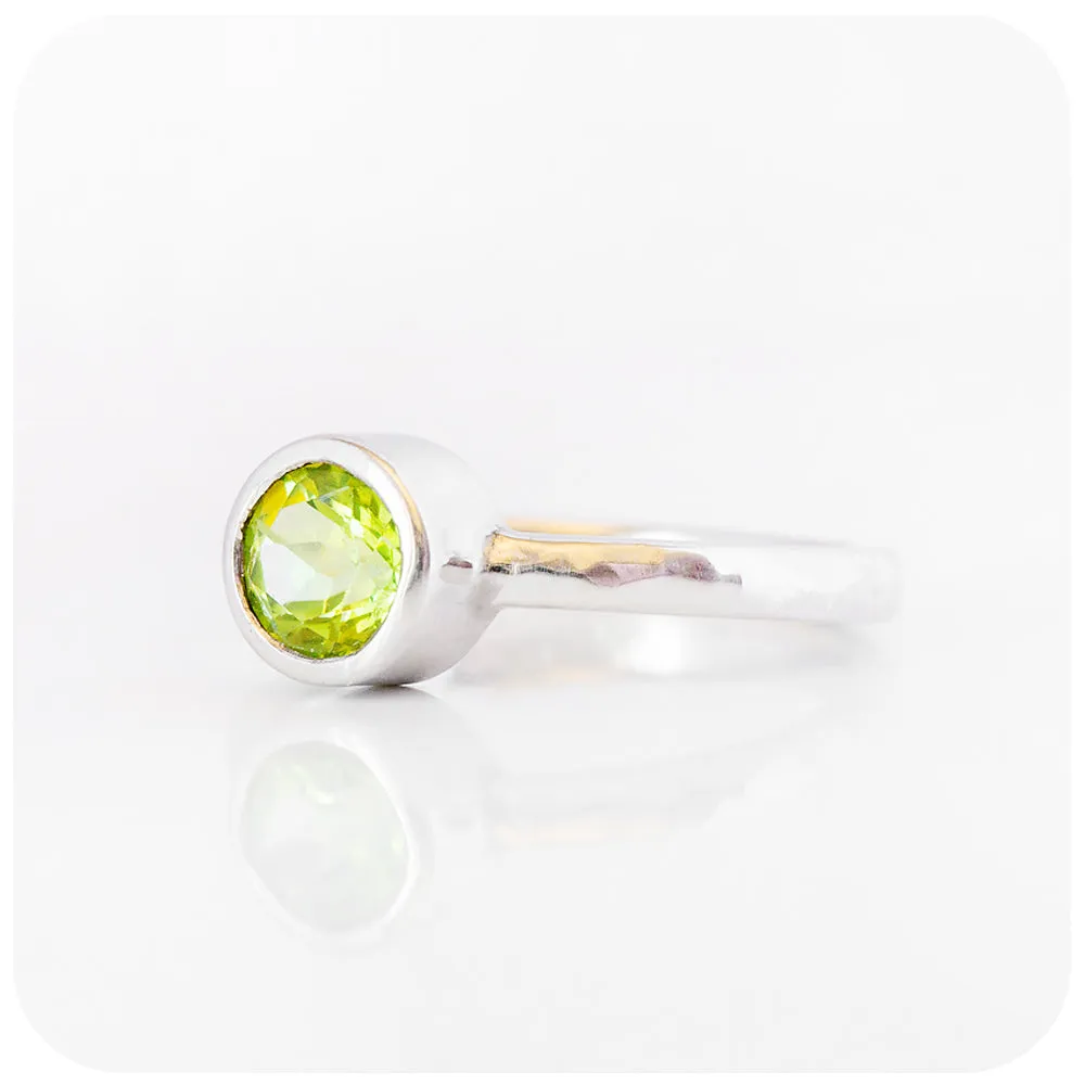 Round cut Peridot Ring In Sterling Silver