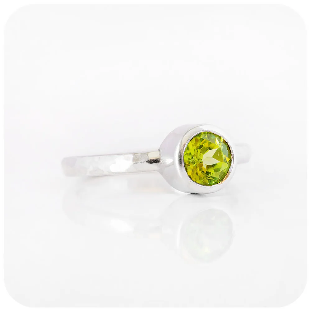 Round cut Peridot Ring In Sterling Silver