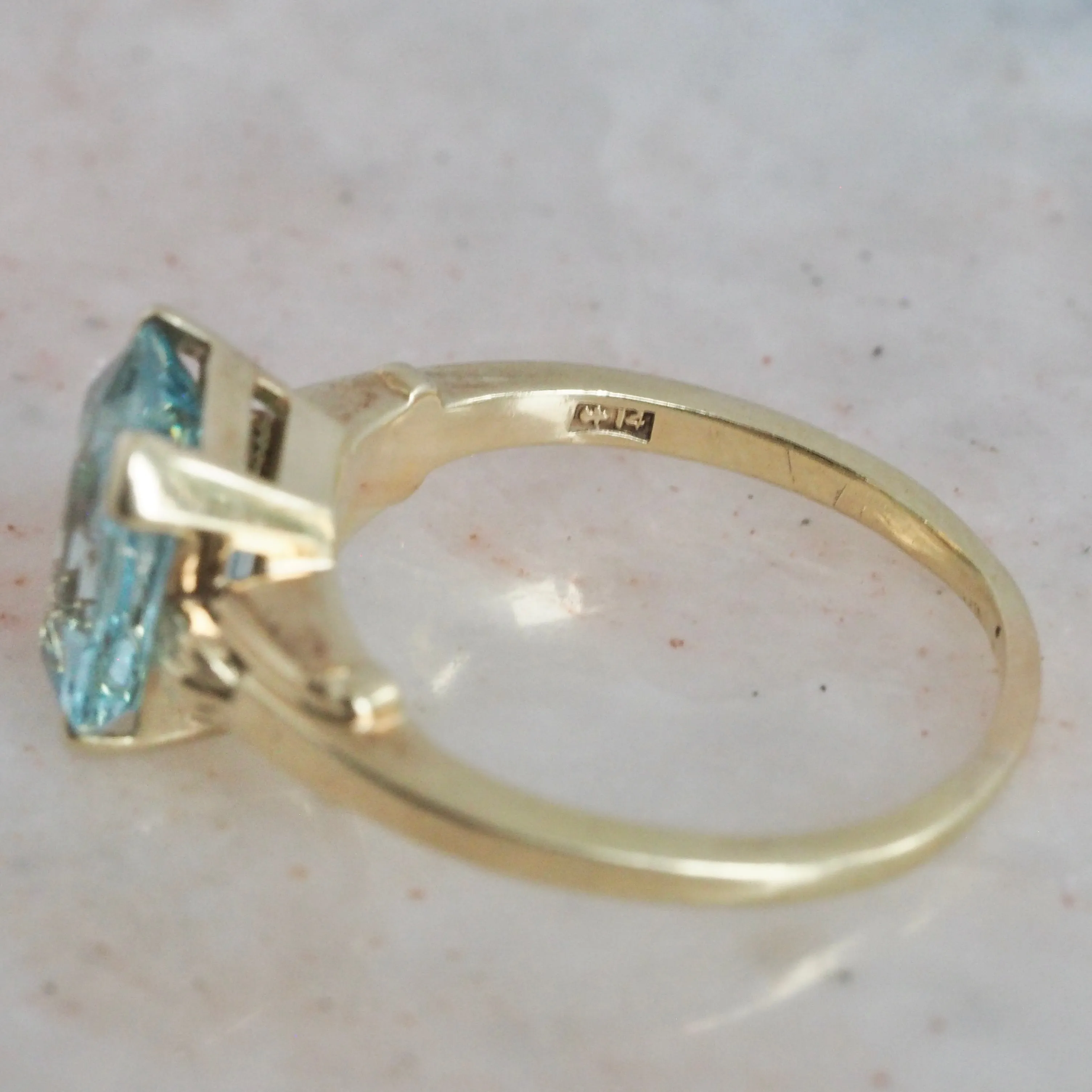 Vintage c. 1940s 14k Gold Aquamarine Solitaire Ring