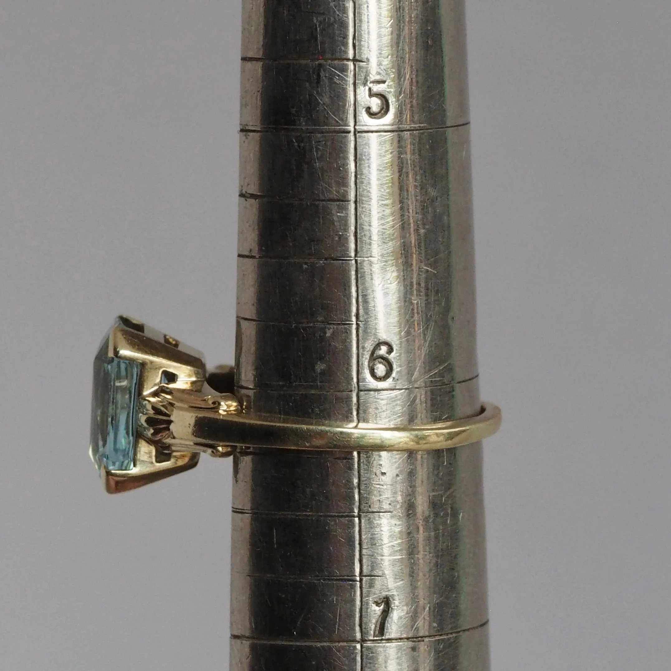 Vintage c. 1940s 14k Gold Aquamarine Solitaire Ring